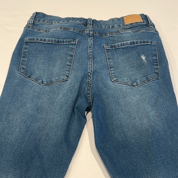 Tahari Kelly Mid Rise Skinny Jeans Size 6/28 distressed - Picture 7 of 11